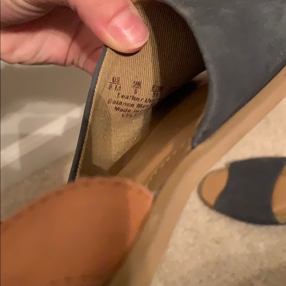 two toned sandals - Picture 6 of 6